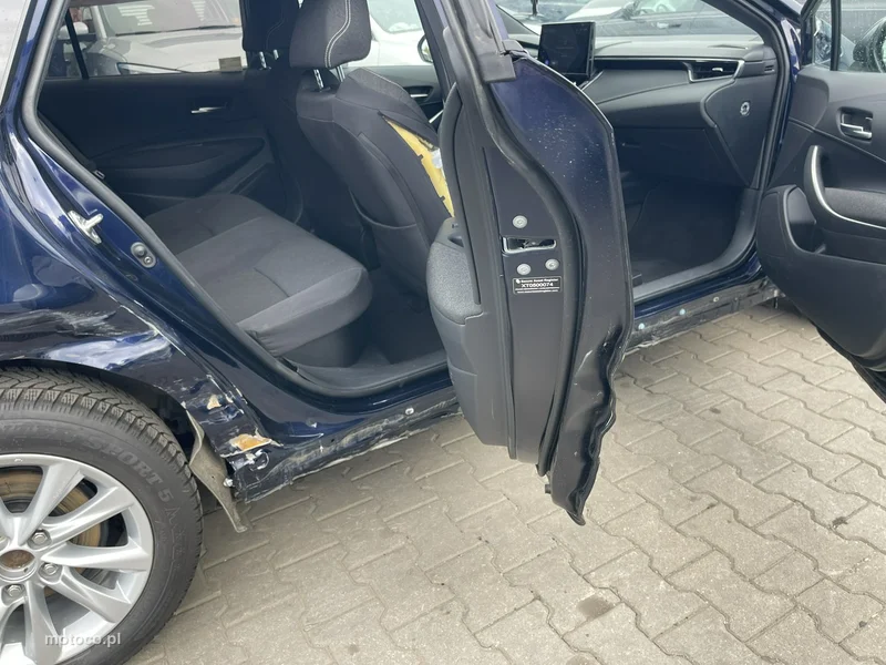 Toyota Corolla E210 5
