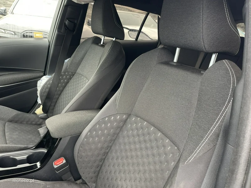 Toyota Corolla E210 10