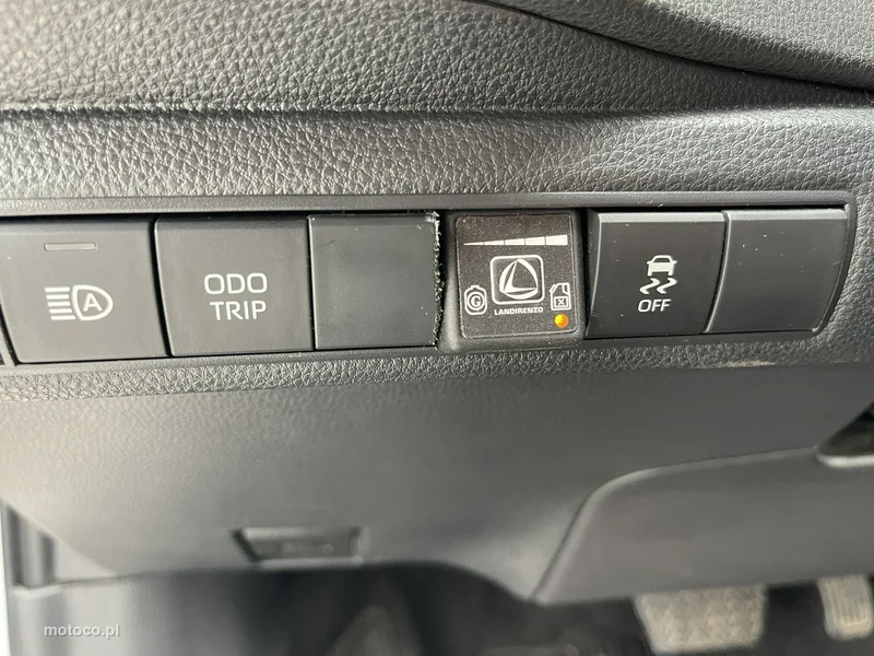Toyota Corolla E210 10