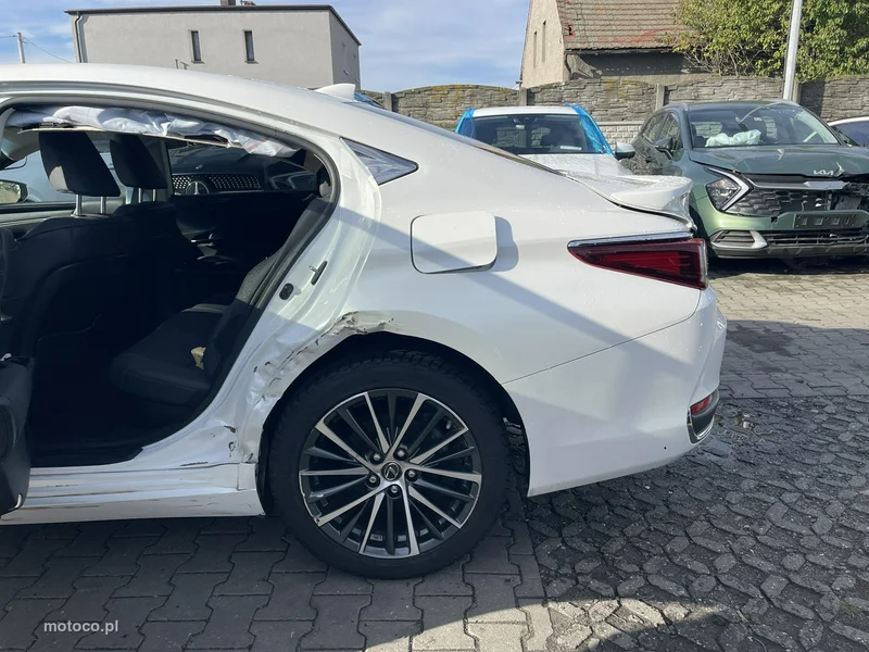 Lexus ES300 6