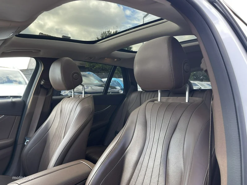 Mercedes-Benz Klasa E W213 E 220 13