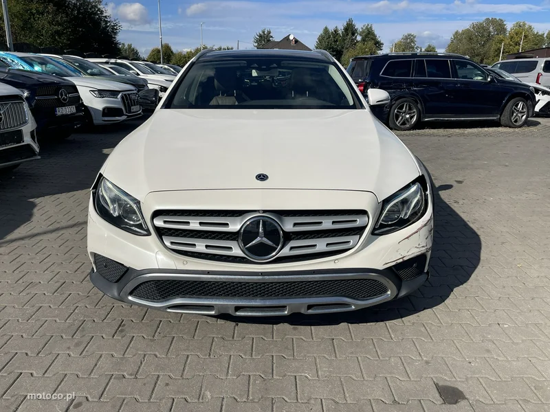 Mercedes-Benz Klasa E W213 E 220 3