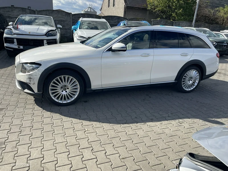 Mercedes-Benz Klasa E W213 E 220 4