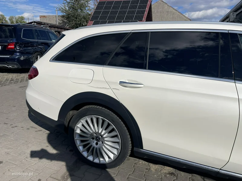 Mercedes-Benz Klasa E W213 E 220 8