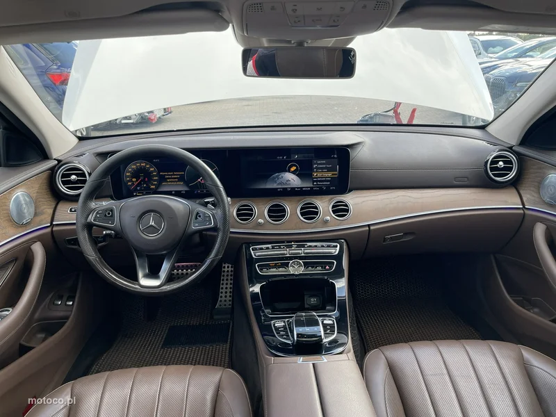 Mercedes-Benz Klasa E W213 E 220 10