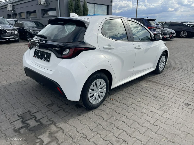 Toyota Yaris XP210 2