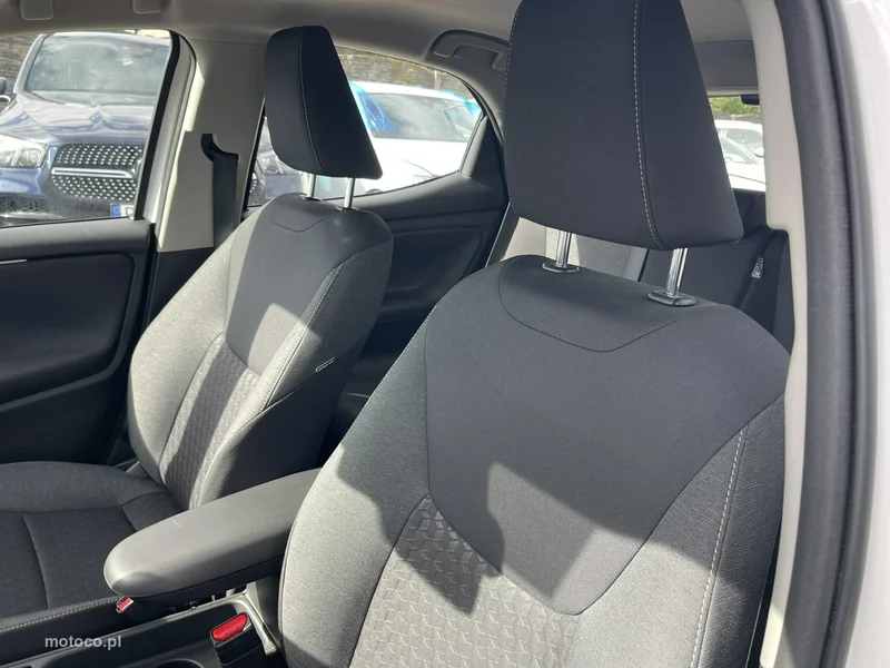 Toyota Yaris XP210 11