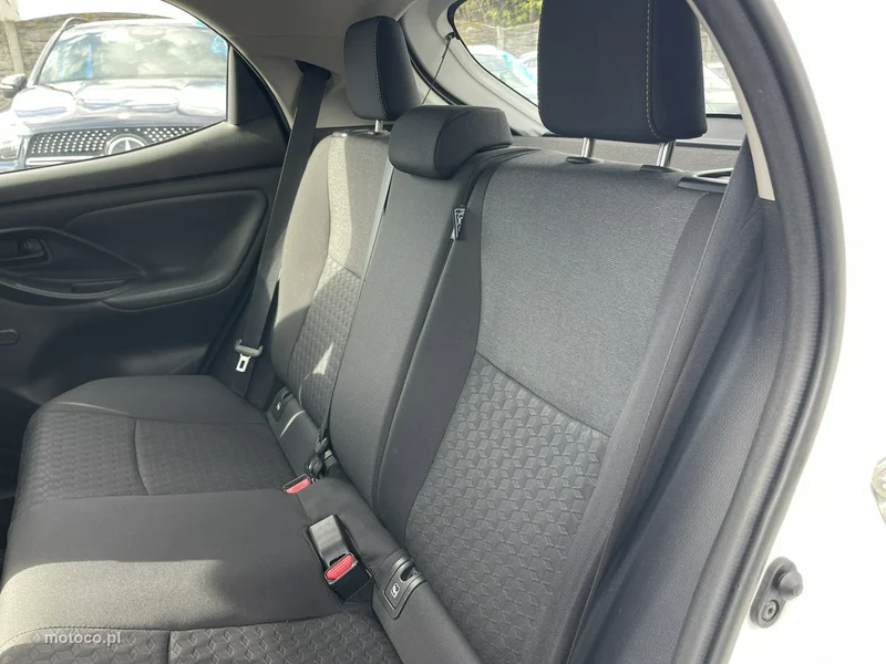 Toyota Yaris XP210 12