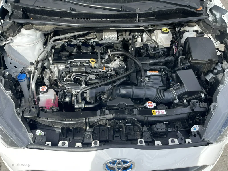 Toyota Yaris XP210 13