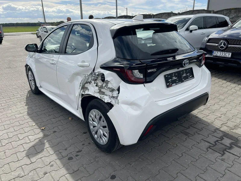 Toyota Yaris XP210 4