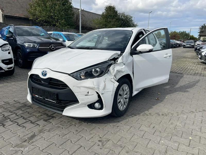 Toyota Yaris XP210 7