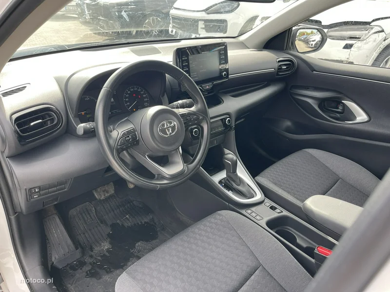 Toyota Yaris XP210 8