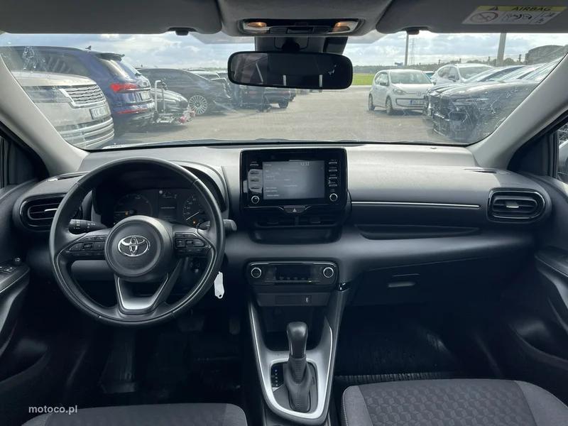 Toyota Yaris XP210 9