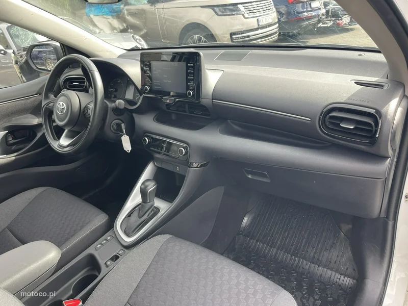 Toyota Yaris XP210 10