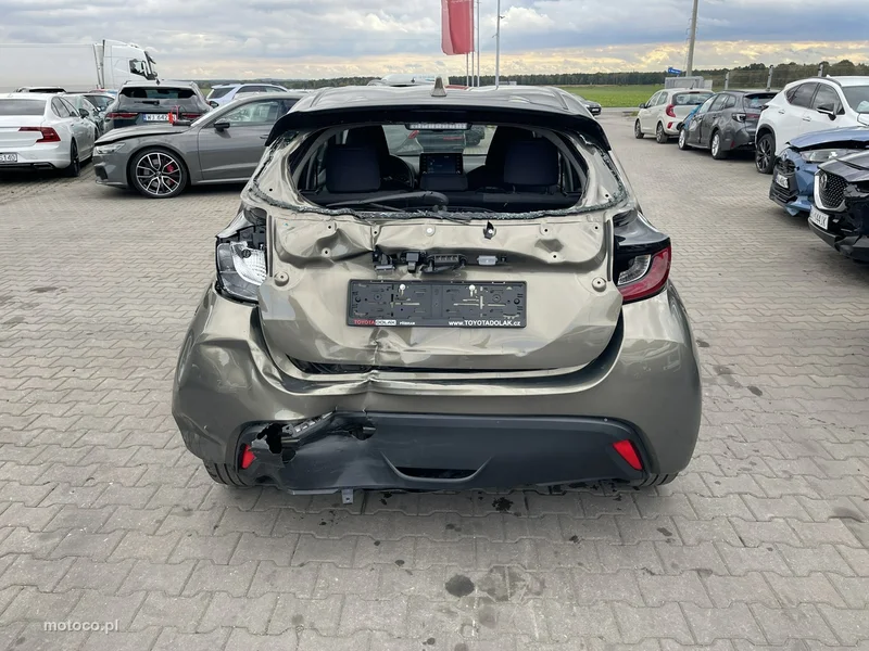 Toyota Yaris XP210 3