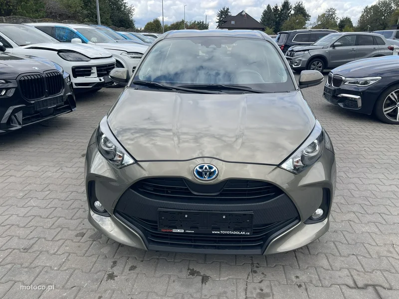 Toyota Yaris XP210 8