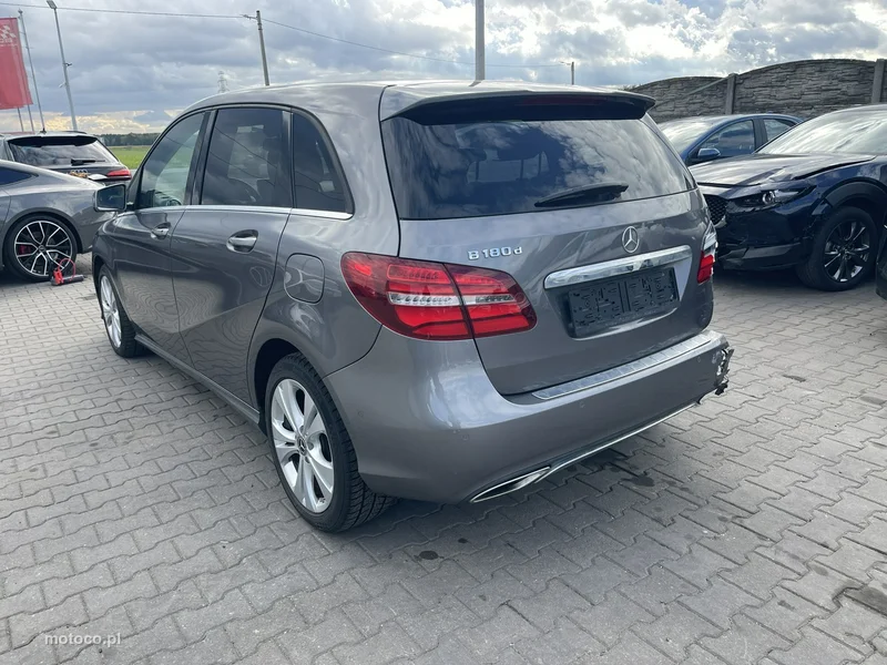 Mercedes-Benz Klasa B W246 B 180 2