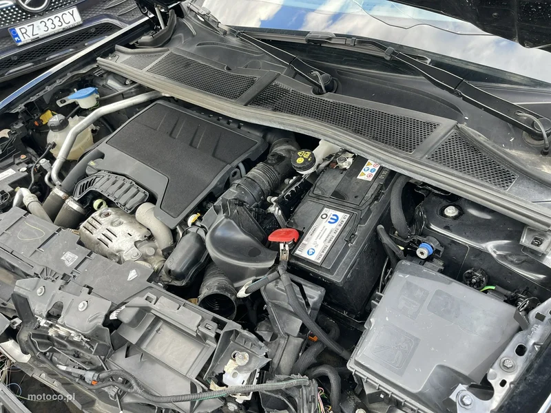Peugeot 408 12