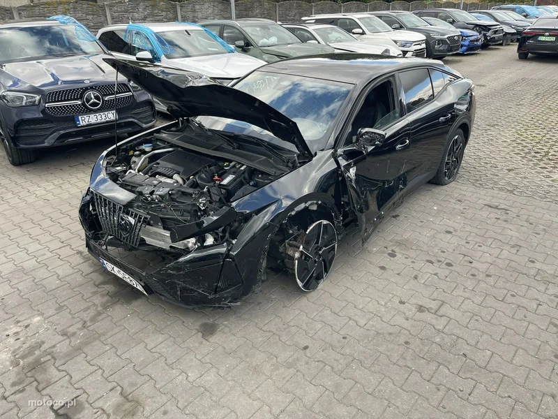 Peugeot 408 3