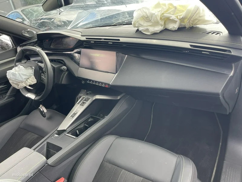 Peugeot 408 10