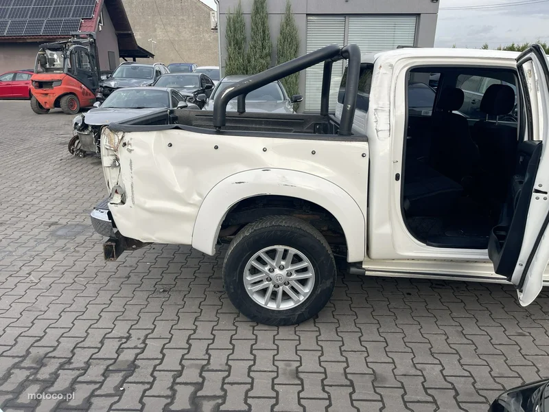 Toyota Hilux AN120 4