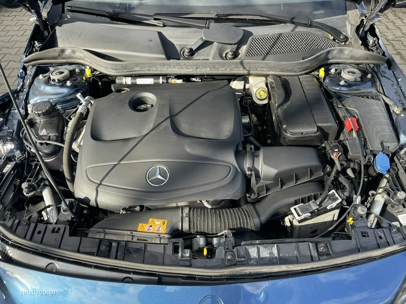 Mercedes-Benz GLA X156 200 12