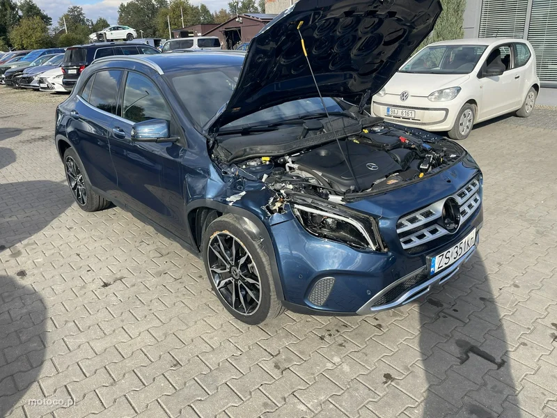 Mercedes-Benz GLA X156 200 3