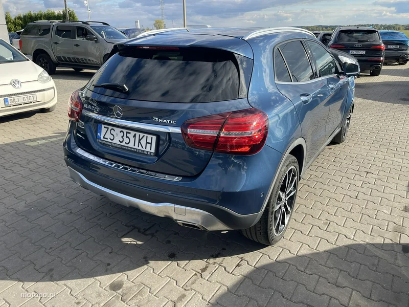 Mercedes-Benz GLA X156 200 4