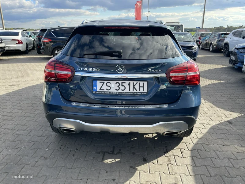 Mercedes-Benz GLA X156 200 5