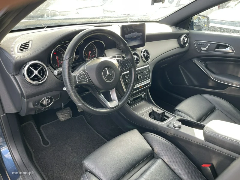 Mercedes-Benz GLA X156 200 6
