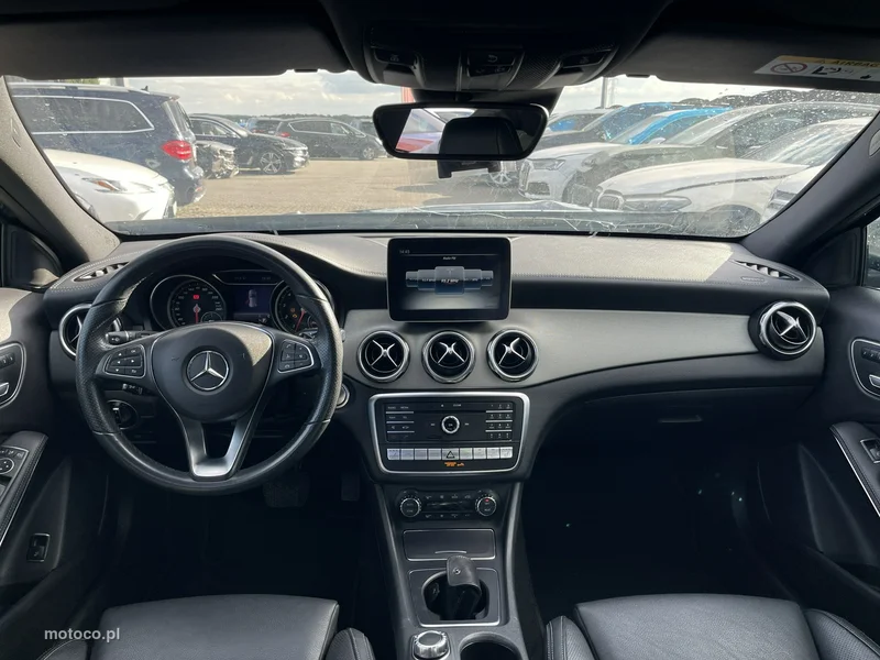Mercedes-Benz GLA X156 200 7