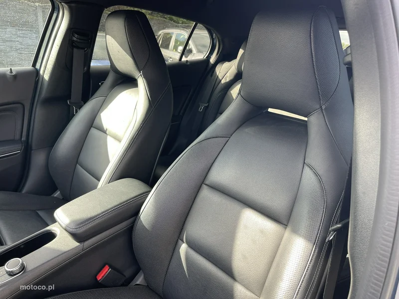 Mercedes-Benz GLA X156 200 9