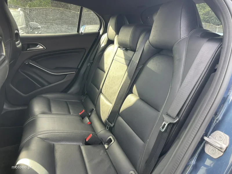 Mercedes-Benz GLA X156 200 10