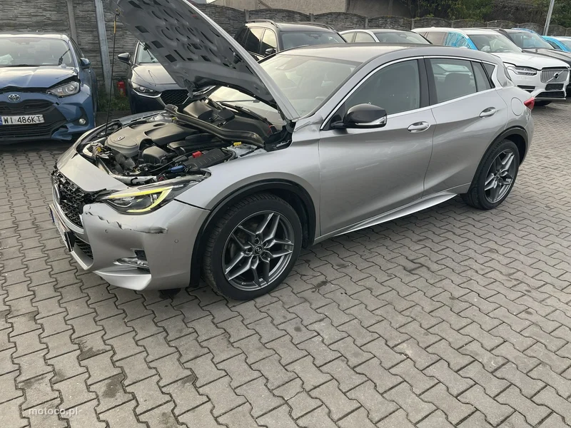 Infiniti Q30 2