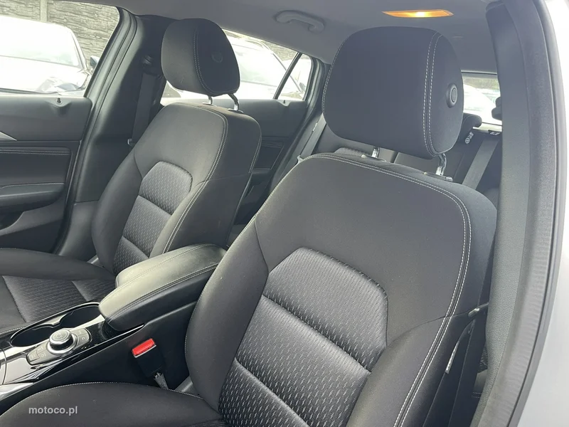 Infiniti Q30 11