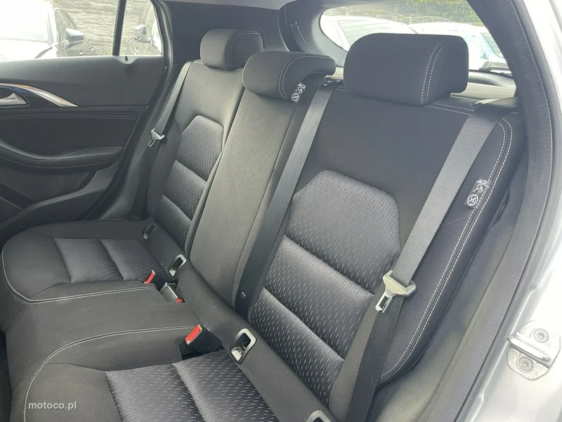 Infiniti Q30 12