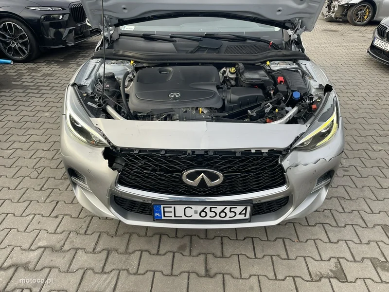 Infiniti Q30 3