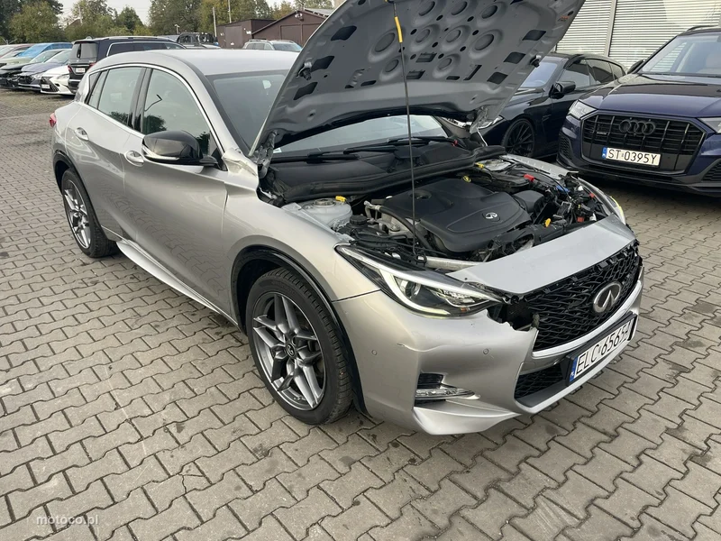 Infiniti Q30 4