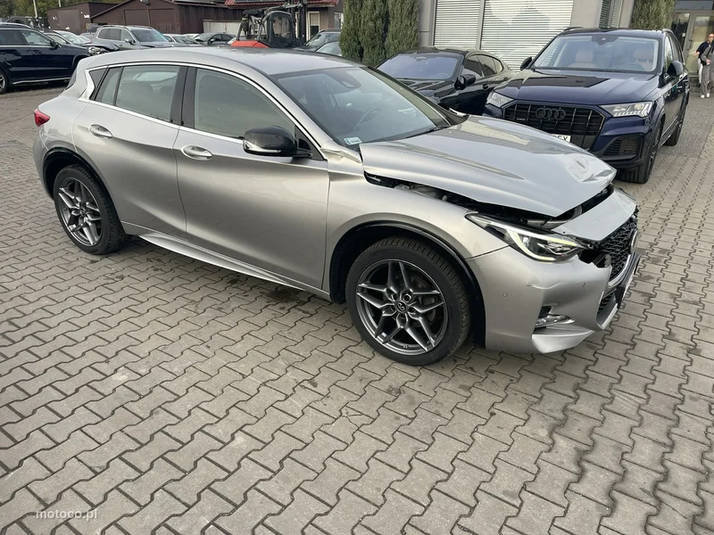 Infiniti Q30 5