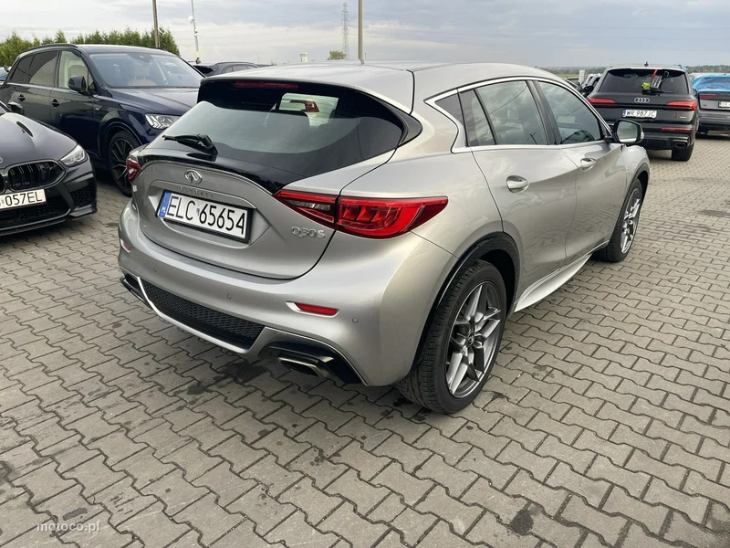 Infiniti Q30 6