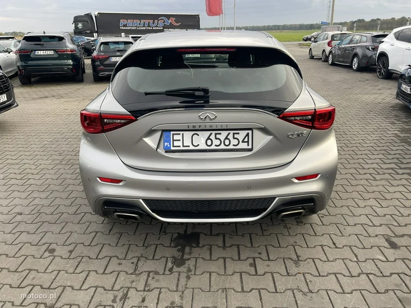 Infiniti Q30 7