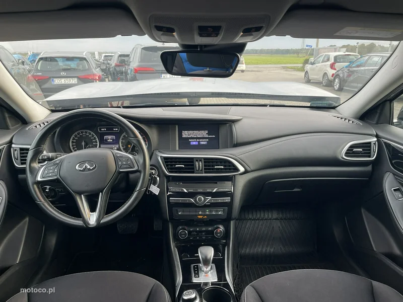 Infiniti Q30 9