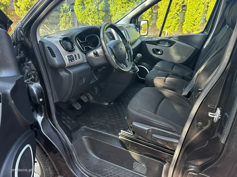 Nissan NV300 41