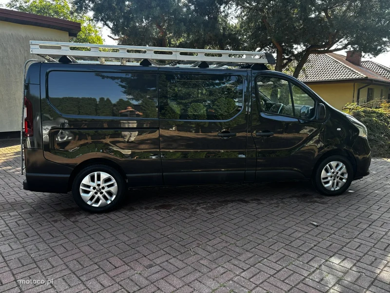 Nissan NV300 12