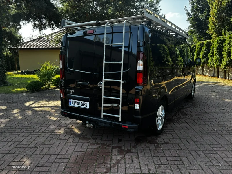 Nissan NV300 15