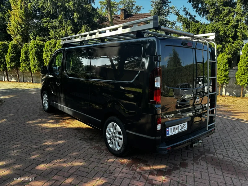 Nissan NV300 18