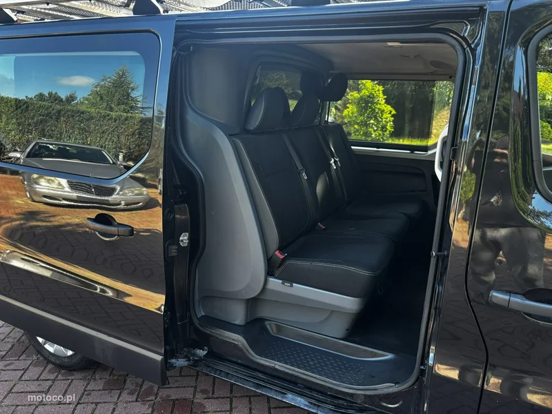 Nissan NV300 32