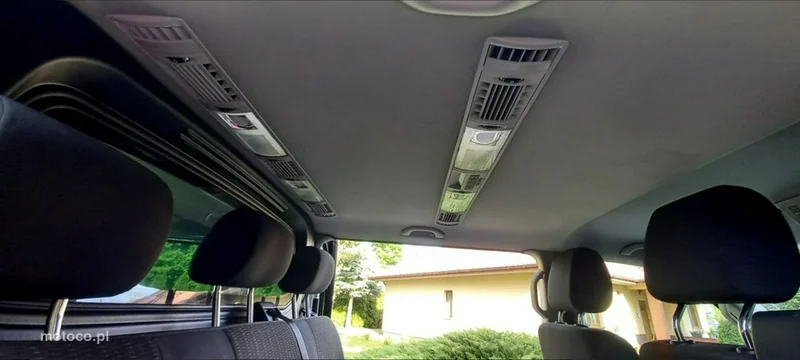 Volkswagen Caravelle 32