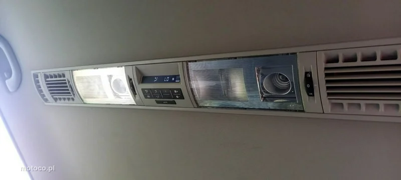 Volkswagen Caravelle 36
