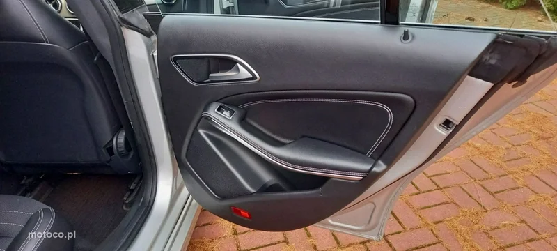 Mercedes-Benz CLA C117 CLA 180 37